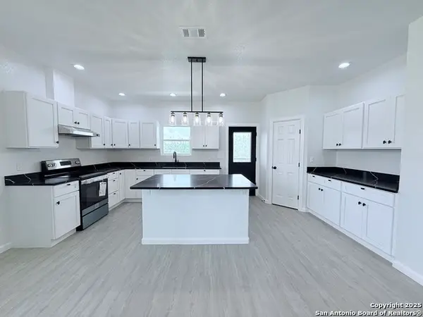 104 Flor Del Sol, San Antonio, TX 78264