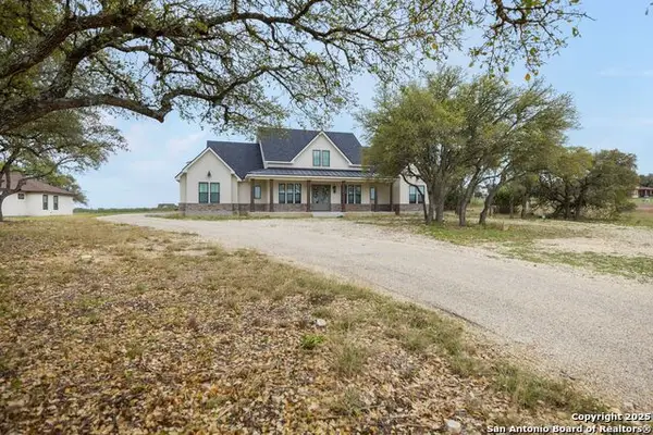 1062 Lariat, Bandera, TX 78003