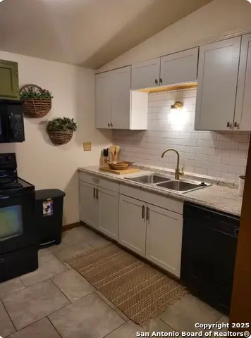 587 Overhill, San Antonio, TX 78228 - Image #2