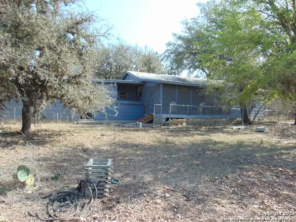 477 Squirrel Bend, Uvalde, TX 78801
