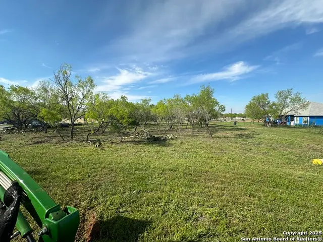 148 County Road 2667, Devine, TX 78016 - Image #2