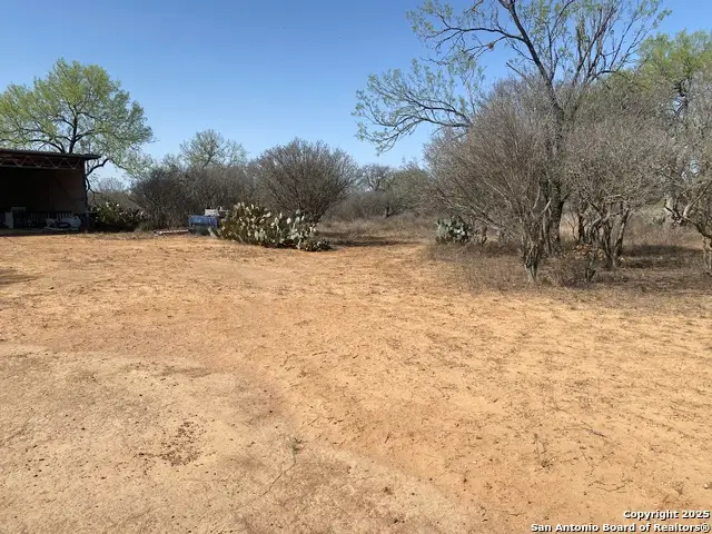 185 E Cr 2662, Devine, TX 78016 - Image #2