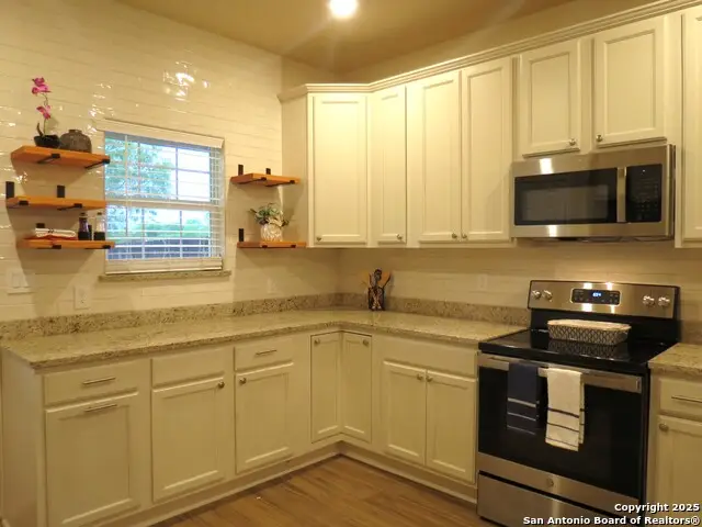 740 Crestview, Floresville, TX 78114 - Image #3