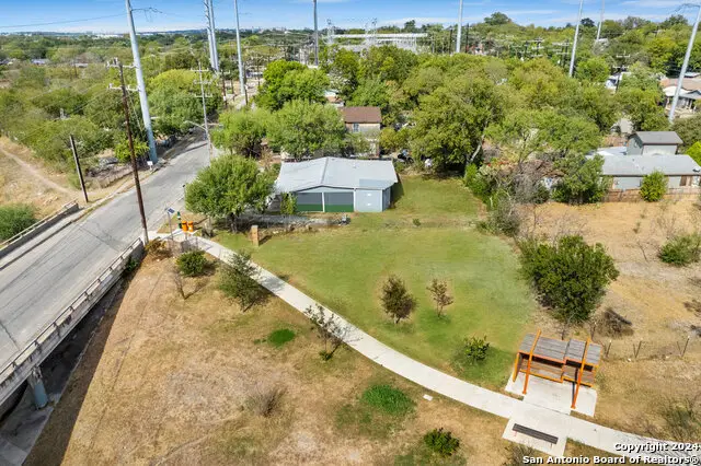 332 N San Ignacio Ave, San Antonio, TX 78237 - Image #3
