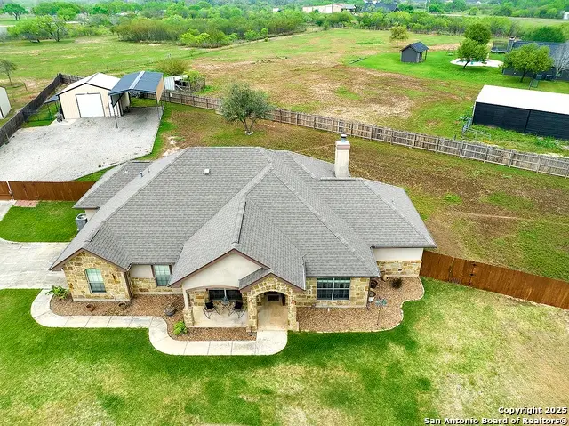221 S Monkhouse Street, Poth, TX 78147 - Image #3