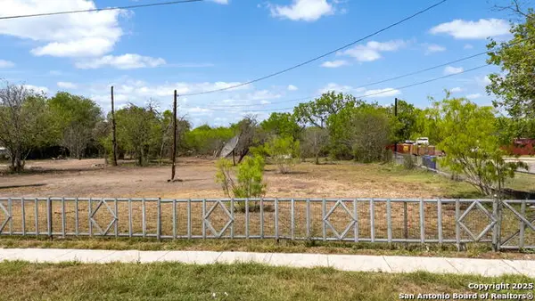 667 W Petaluma, San Antonio, TX 78221