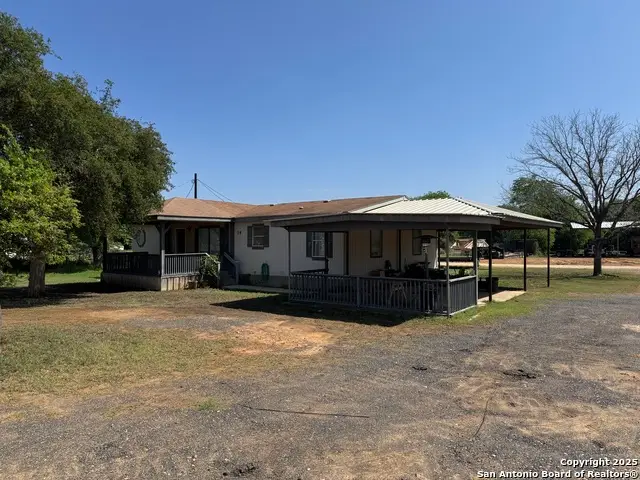 606 N Main St, Cotulla, TX 78014 - Image #1
