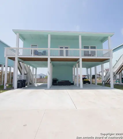 207 Paradise Dr, Rockport, TX 78382 - Image #1