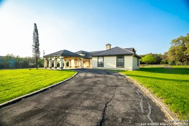 5421 Lockhill Rd, San Antonio, TX 78240 - Image #2