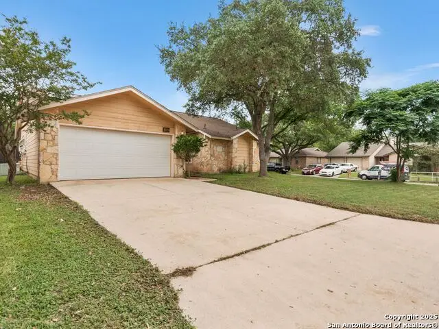 2871 Burning Rock, San Antonio, TX 78247 - Image #3