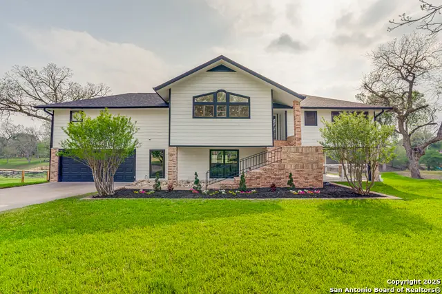 46 E Hampton, Seguin, TX 78155 - Image #2