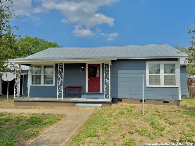 710 W Hondo, Devine, TX 78016 - Image #2