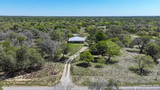 904 Eagle Creek, Floresville, TX 78114 - Image #3