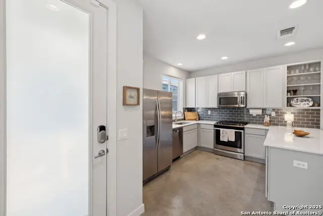 330 Clay St #26, San Antonio, TX 78204 - Image #3