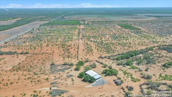 1582 County Road 3700, Dilley, TX 78017