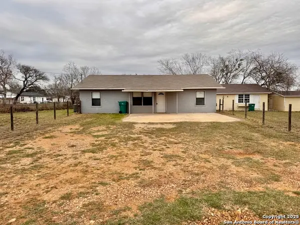 203 Zanderson, Jourdanton, TX 78026