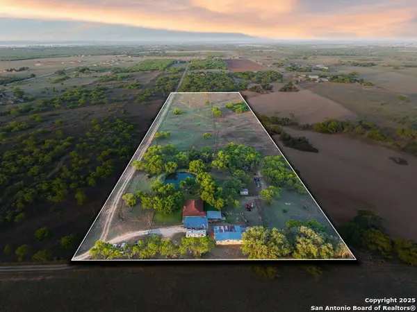 4416 County Road 117, Floresville, TX 78114