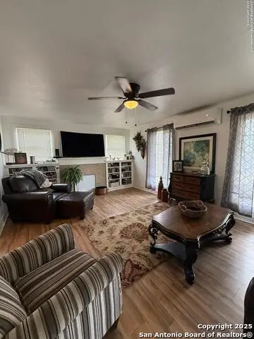 614 N 10th, Carrizo Springs, TX 78834 - Image #2