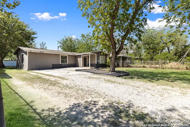 957 Anderson St, Seguin, TX 78155 - Image #3