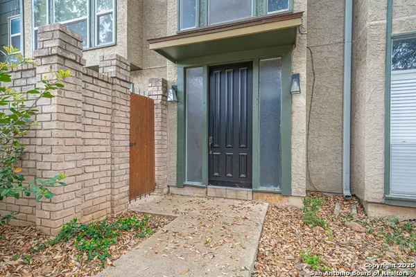 3678 Hidden Dr #2402, San Antonio, TX 78217