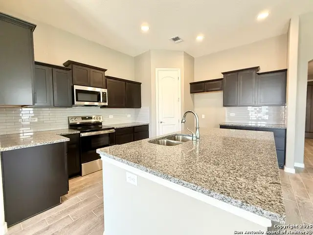 200 Valley Forge, Pleasanton, TX 78064 - Image #3