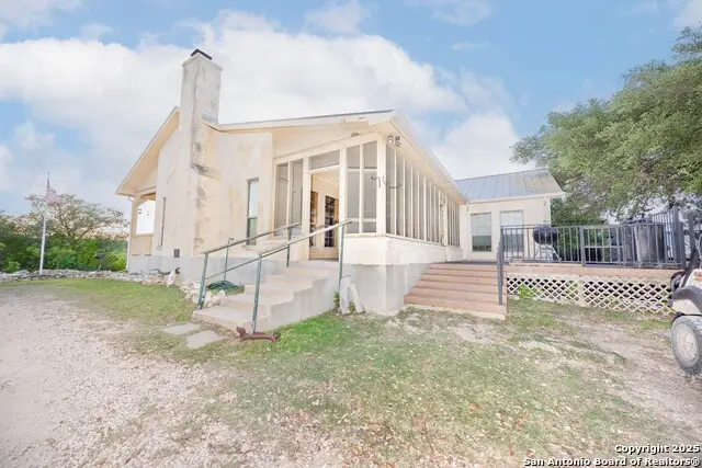 3755 County Road 241, Hondo, TX 78861 - Image #2