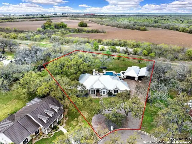 1409 Woodland Ct, Hondo, TX 78861 - Image #1