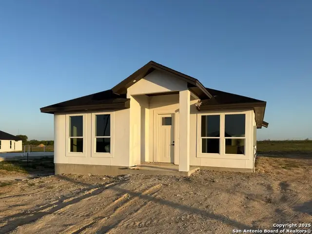 136 Camino Verde Ct, La Vernia, TX 78121 - Image #1