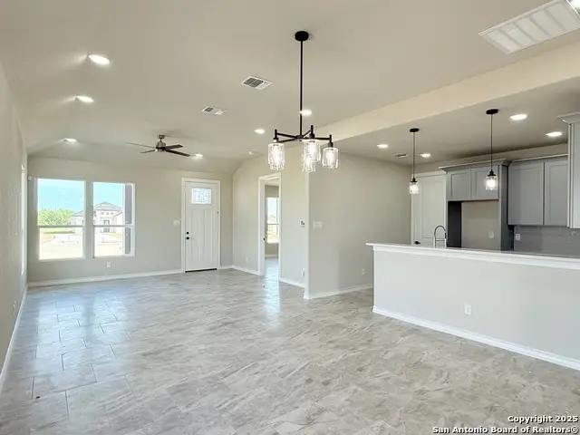 136 Camino Verde Ct, La Vernia, TX 78121 - Image #2