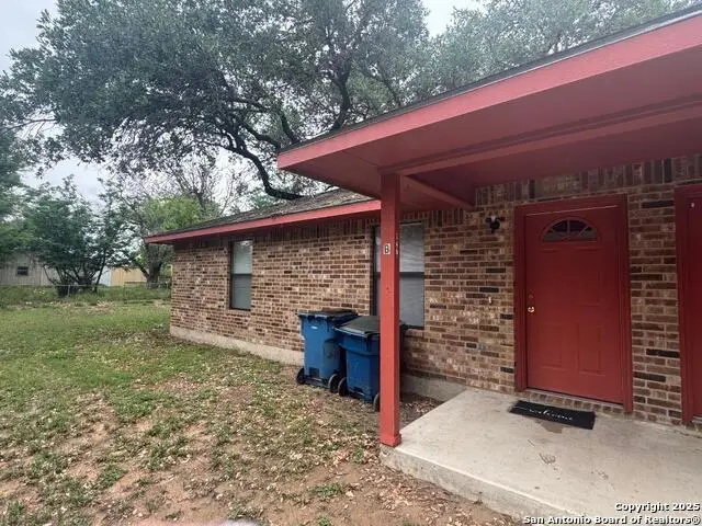 827 Dallas, Pleasanton, TX 78064 - Image #2