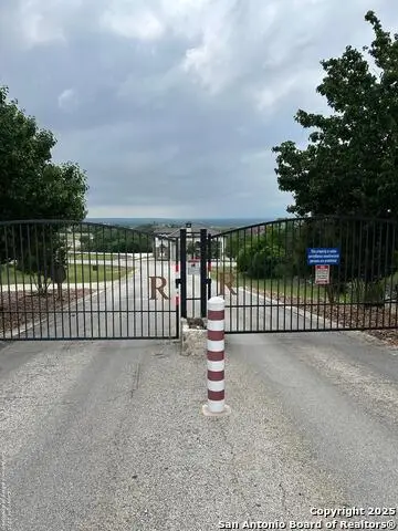 576 Private Road 3702, San Antonio, TX 78253