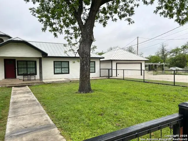 715 N High St, Uvalde, TX 78801 - Image #2