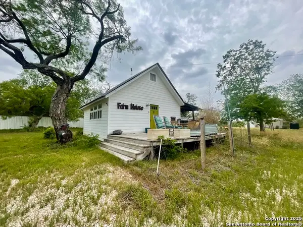 2230 Weil, Marion, TX 78124