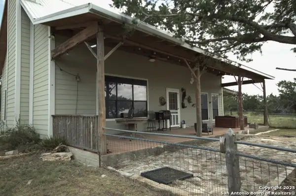 510 Dead End Rd., Mountain Home, TX 78058