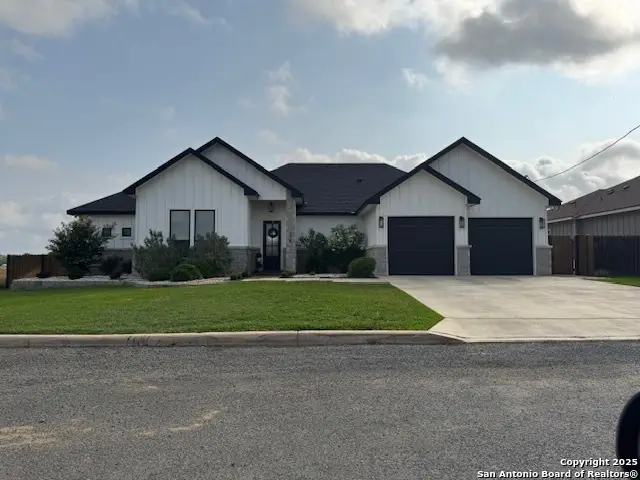 116 Park Heights, Poth, TX 78147 - Image #2