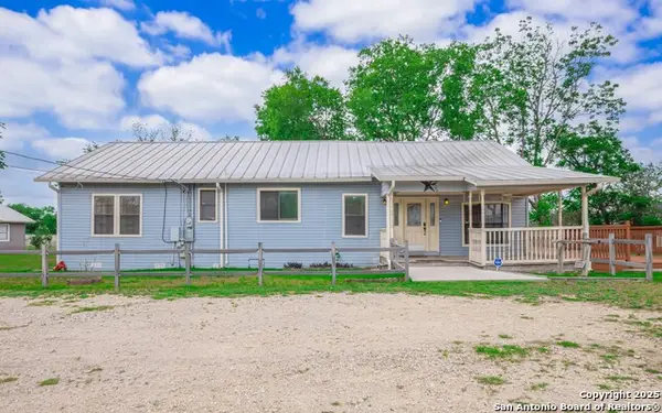 452 River Springs Dr, Seguin, TX 78155