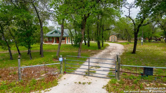 163 Montesito, Floresville, TX 78114 - Image #2