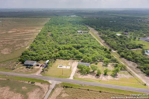 1405 Fm 478, Floresville, TX 78114