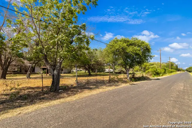 601 County Road 6610, Devine, TX 78016 - Image #3