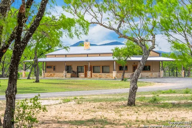 1065 B & R, Utopia, TX 78884 - #1