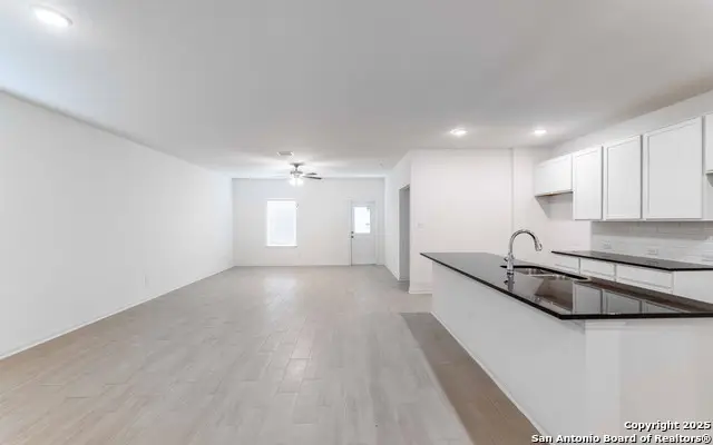 189 Kayla Ave, San Antonio, TX 78253 - Image #2