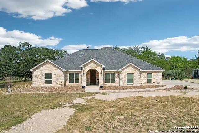 346 Broken Arrow, Floresville, TX 78114 - Image #1