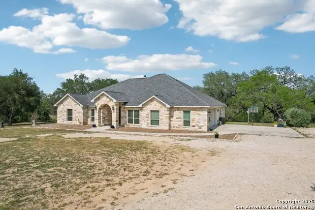 346 Broken Arrow, Floresville, TX 78114 - Image #2