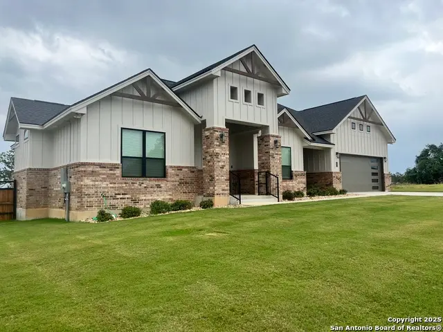 105 Ash Parkway, La Vernia, TX 78121 - Image #2