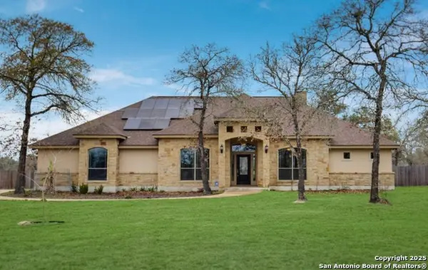 121 E Ashton, Floresville, TX 78114