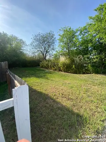 423 N Hackberry St, San Antonio, TX 78202 - Image #3