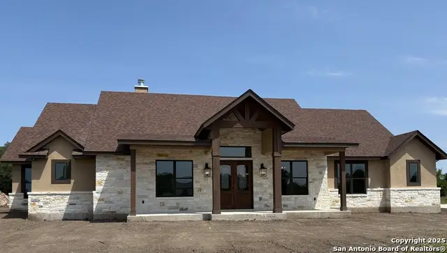 811 Horseshoe Falls, Bandera, TX 78003 - Image #2