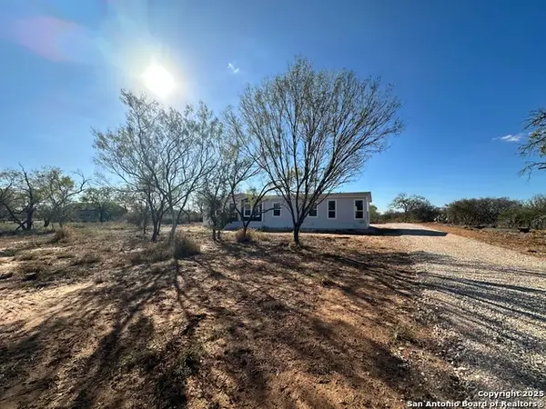 149 County Road 2644, Moore, TX 78057