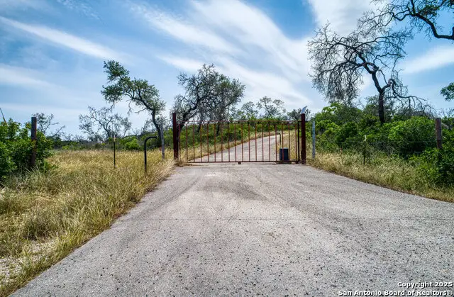 3044 County Road 2615, Rio Medina, TX 78066 - Image #1
