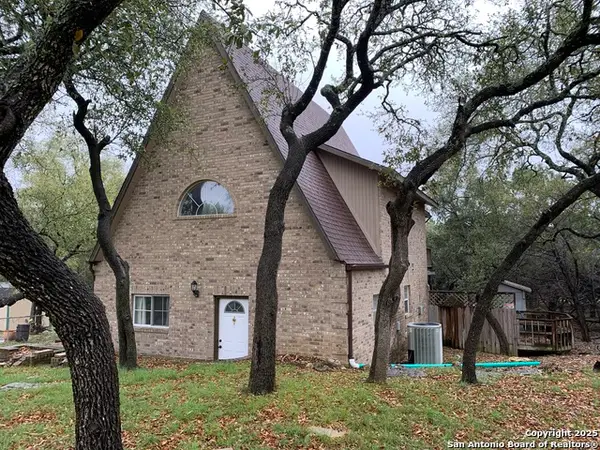 1076 Eastview, Canyon Lake, TX 78133